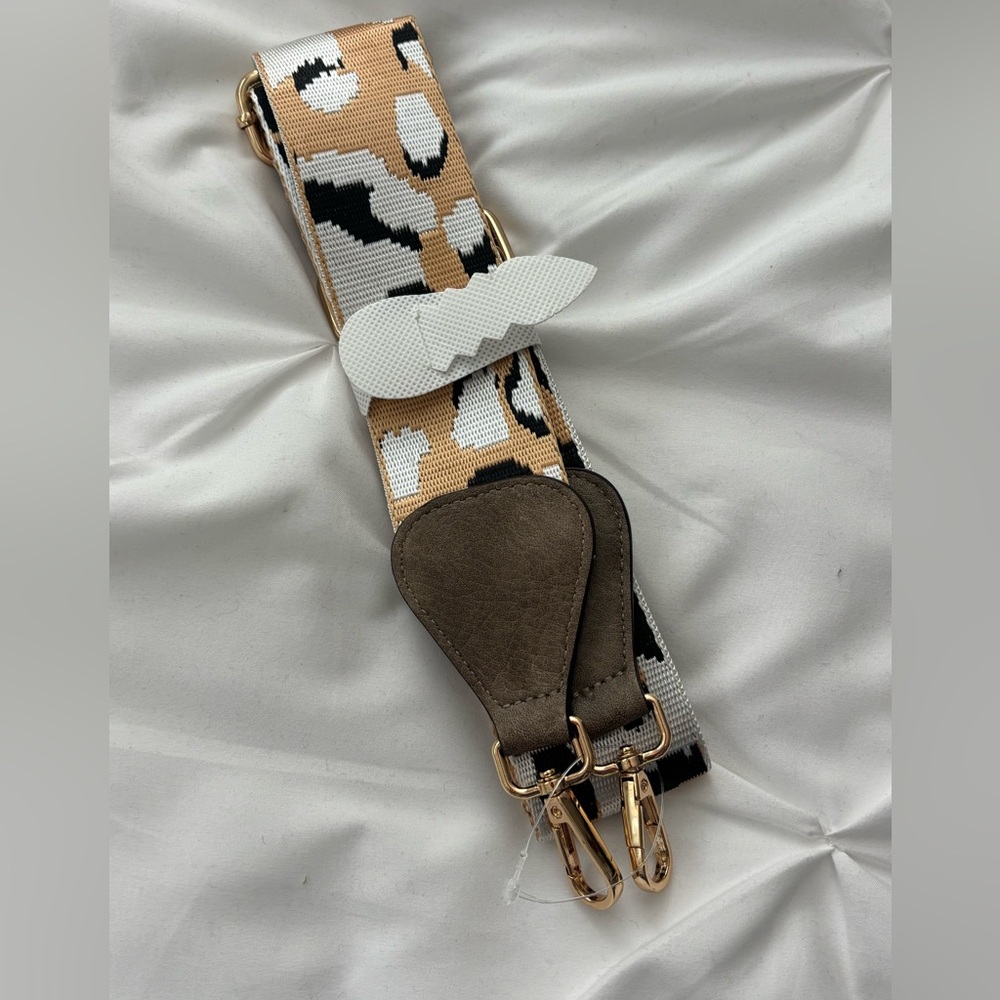 Stylish Leopard Print Guitar/Crossbody Strap w/Gold Hardware